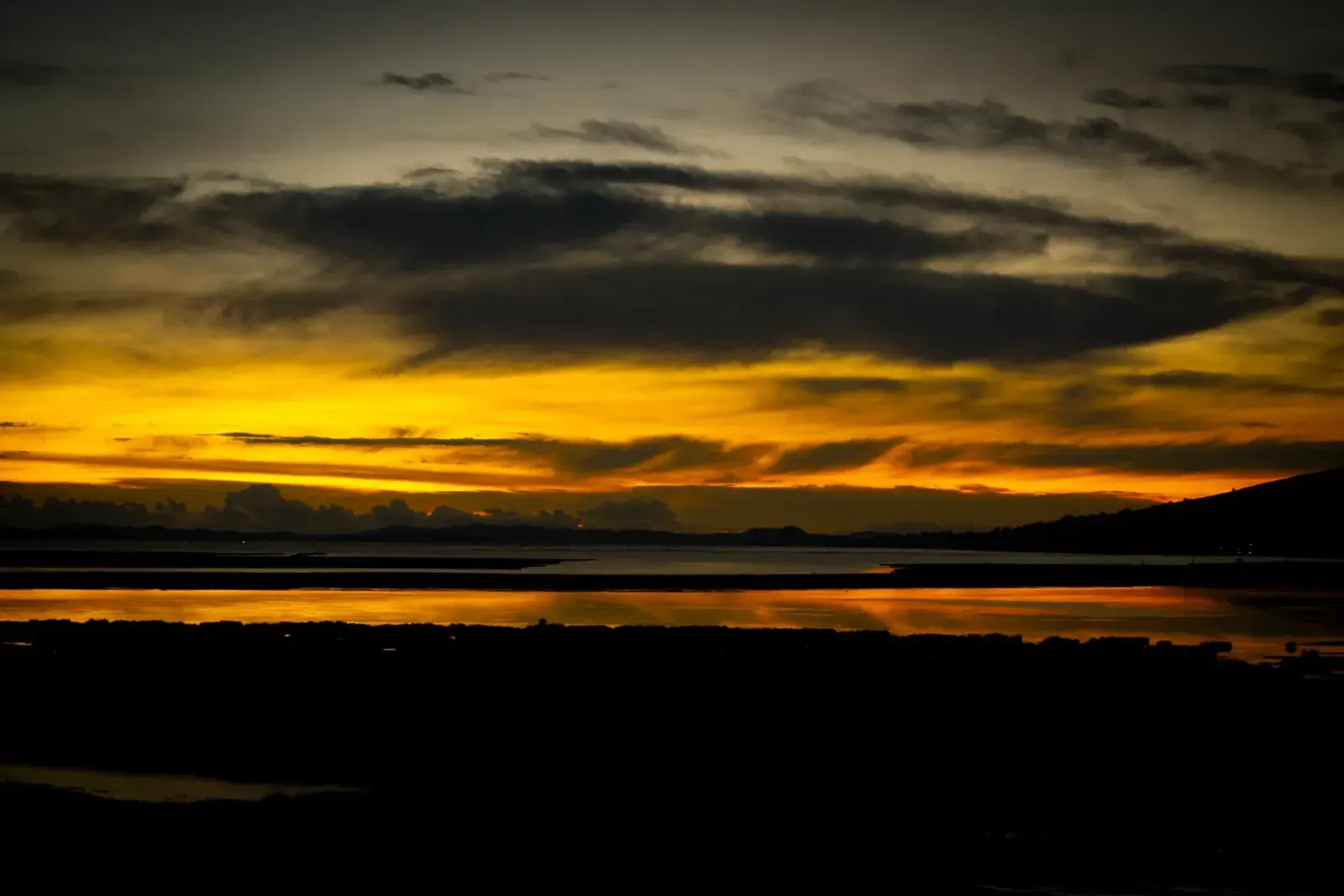 El lago al caer la tarde