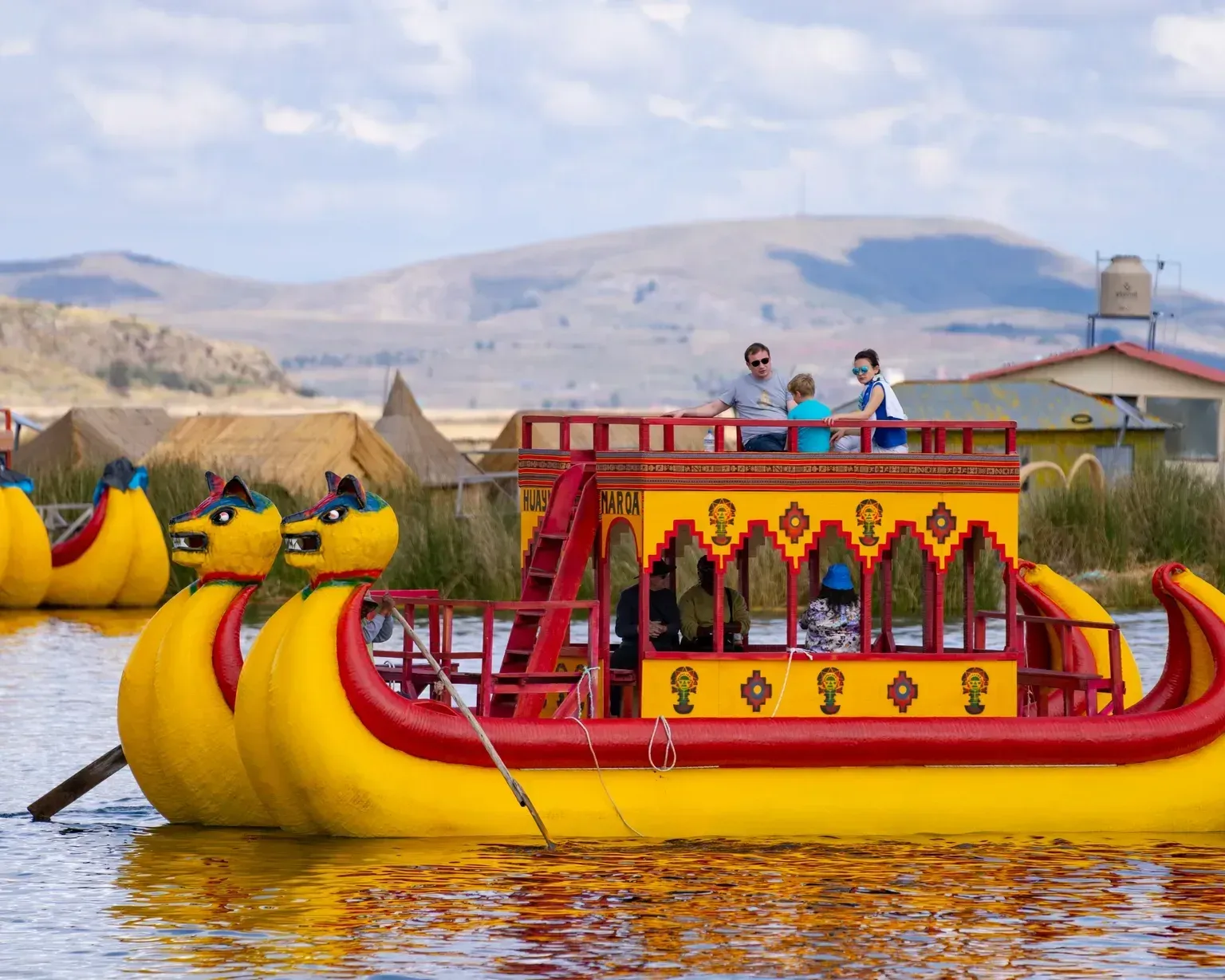 Balsa de totora sobre el Titicaca