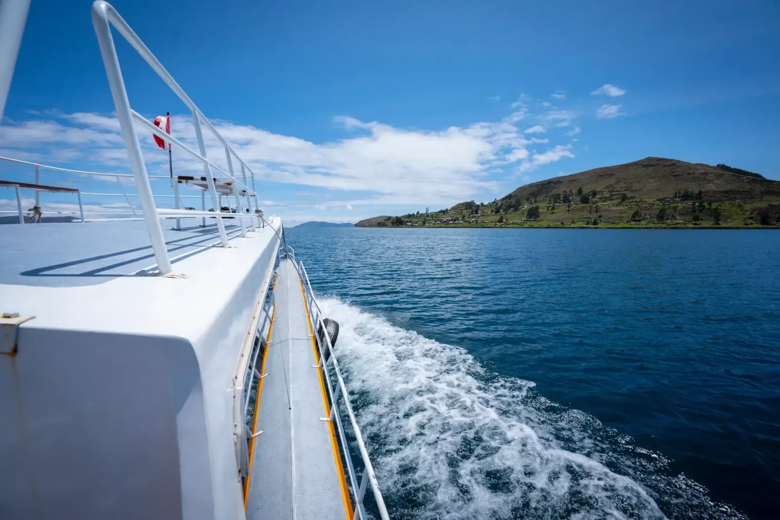 Travesía en lancha por el Titicaca